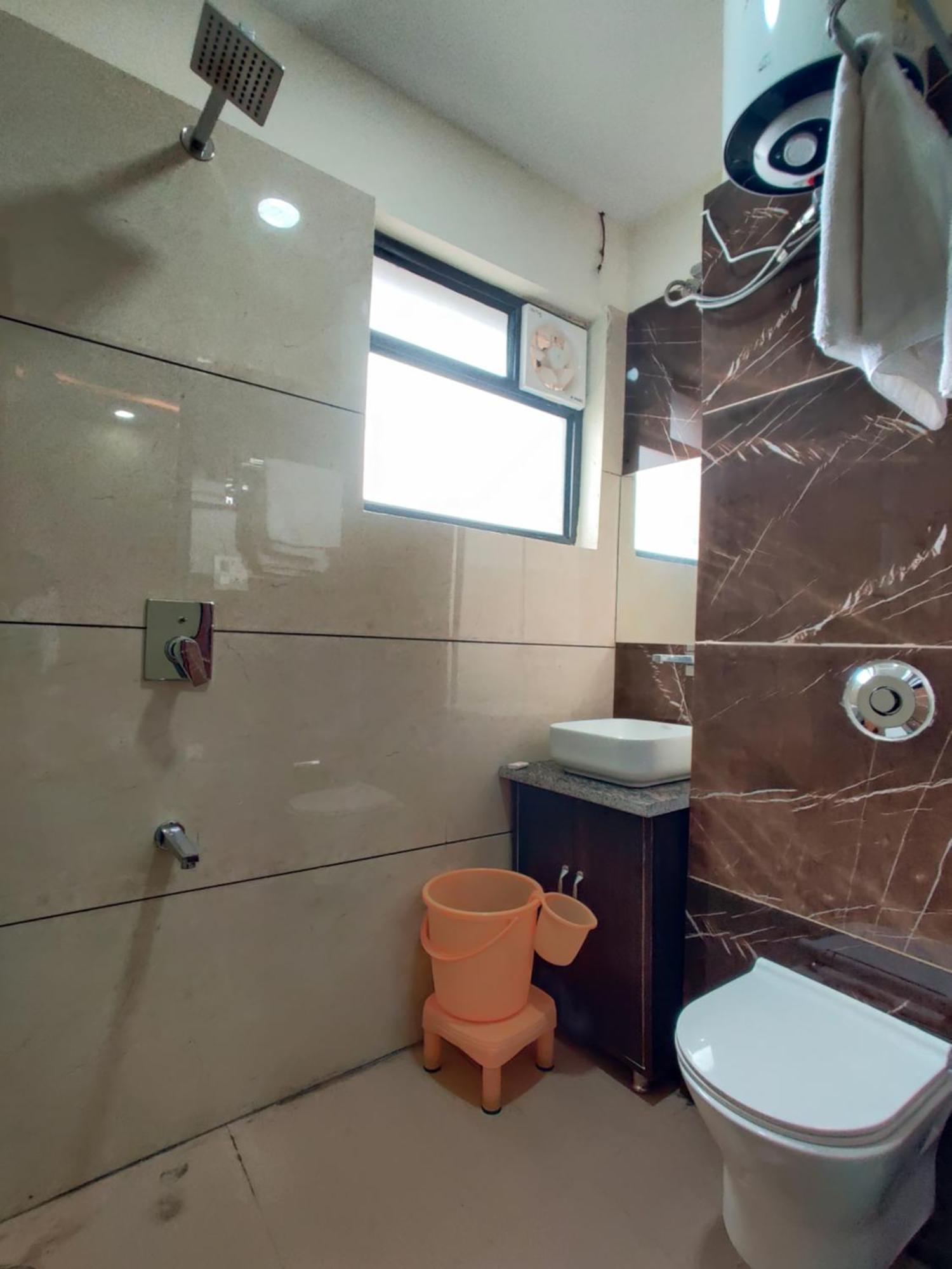 Himalya Boutique Home Stay Amritsar Bagian luar foto
