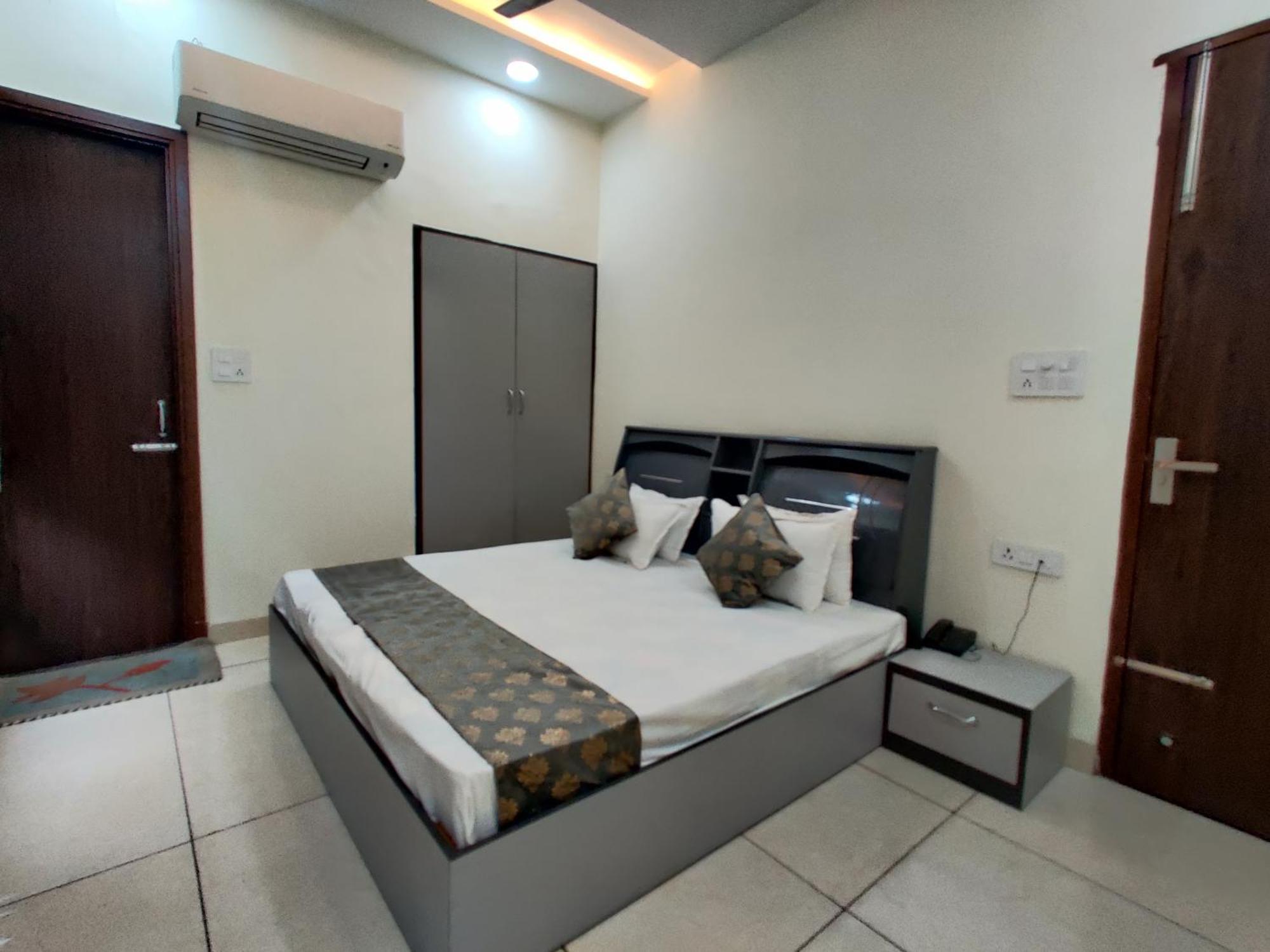 Himalya Boutique Home Stay Amritsar Bagian luar foto